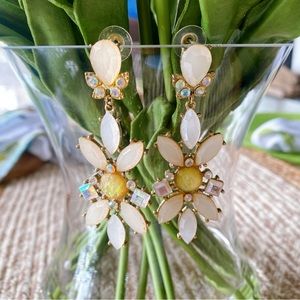 ✨ BOHO CREAM GOLD BEADED FLORAL CUSTOME JEWELRY EARRINGS!